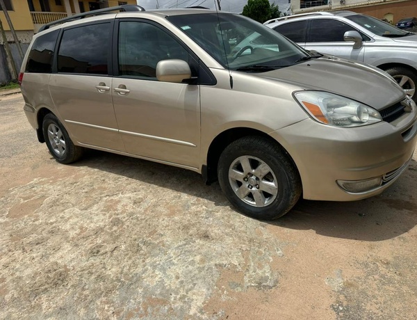 2005 TOYOTA SIENNA XLE FOR SALE