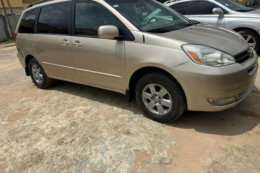 2005 TOYOTA SIENNA X...