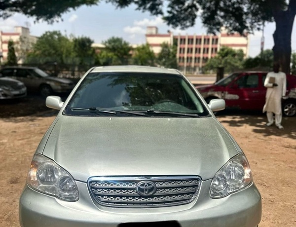 SUPER CLEAN TOYOTA COROLLA 2011 FOR SALE