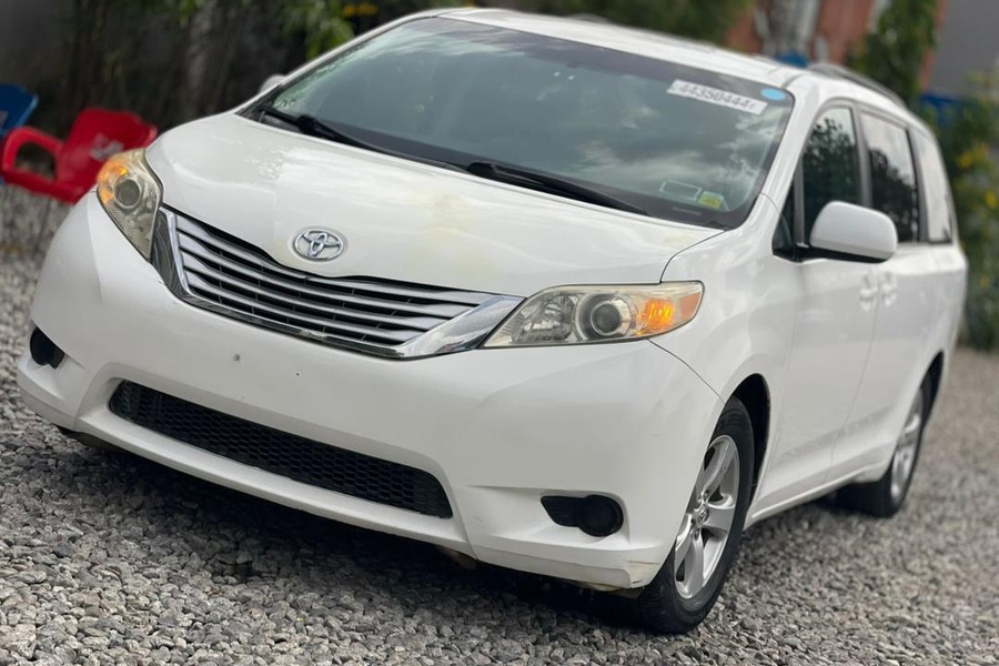 2011 TOYOTA SIENNA L...