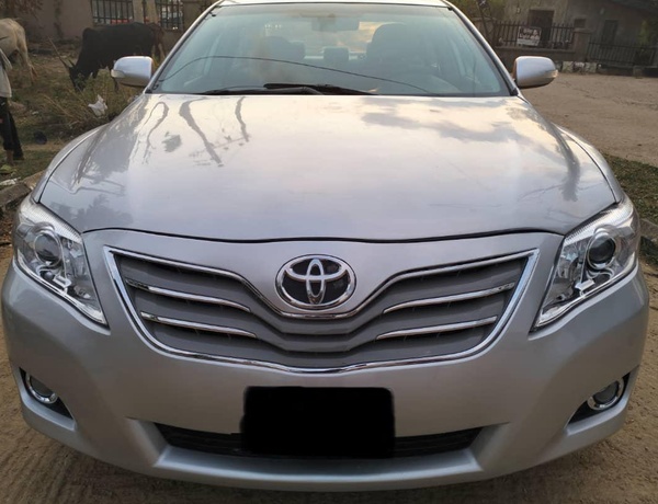 2011 UPGRADED TOYOTA CAMRY LE FOR SALE