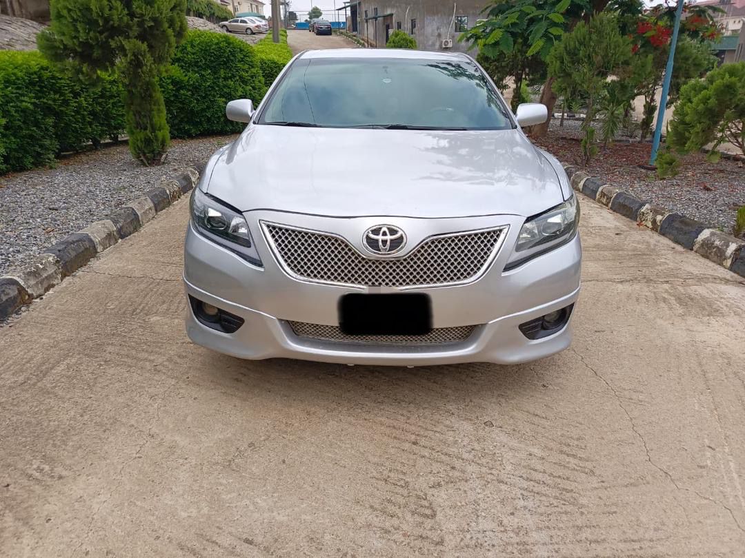 2011 UPGRADED TOYOTA CAMRY SE FOR SALE