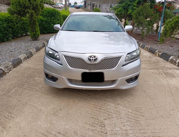 2011 UPGRADED TOYOTA CAMRY SE FOR SALE