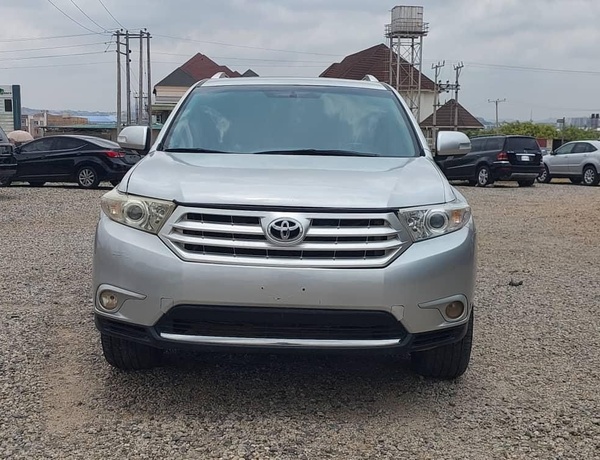 2013 UPGRADED KEYLESS TOYOTA HIGHLANDER FOR SALE