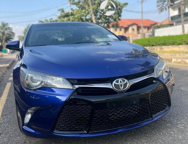 2015 Toyota Camry SE in Lekki