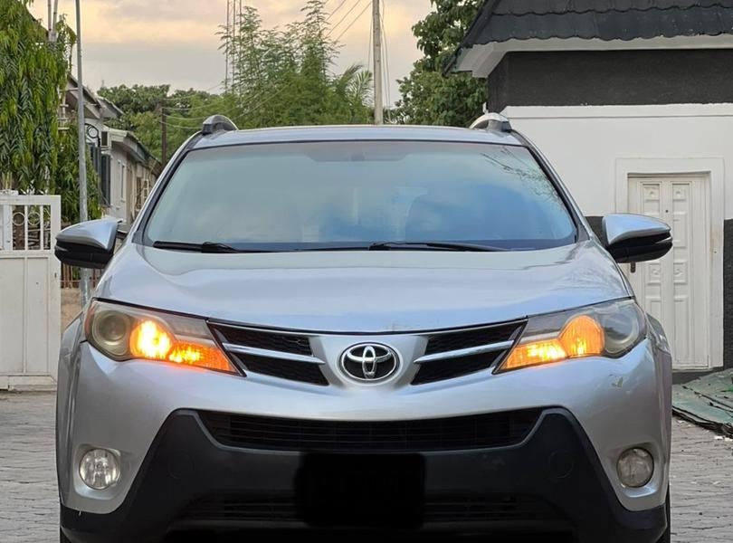 2015 TOYOTA RAV4 XLE...