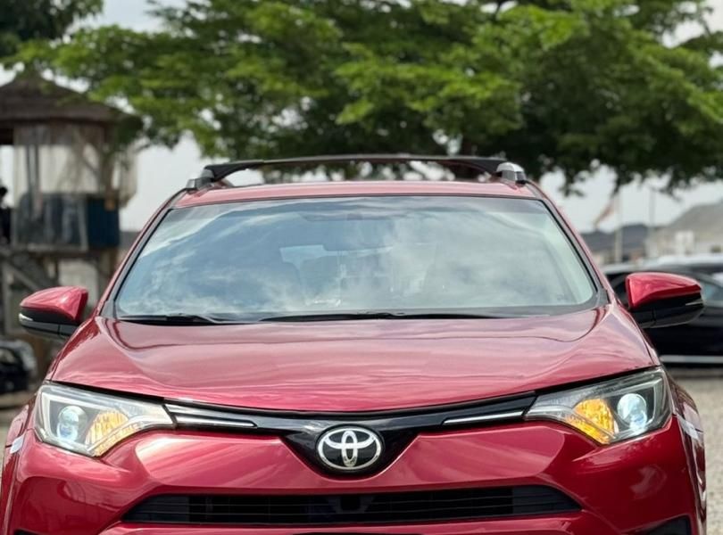 2017 TOYOTA RAV4 XLE...