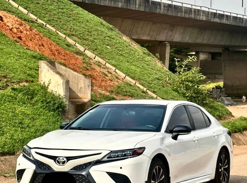 2018 TOYOTA CAMRY XS...
