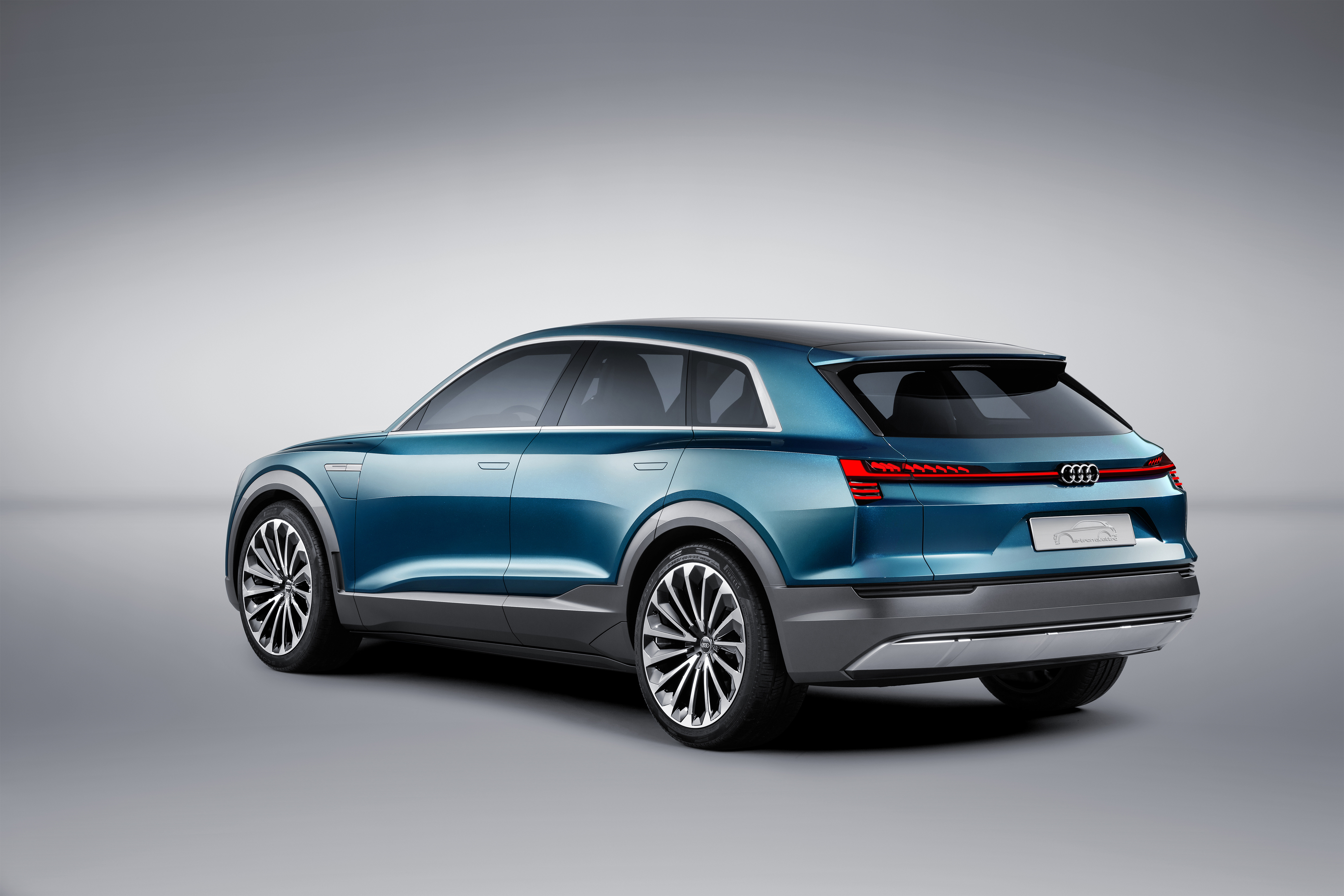  Audi E-tron 