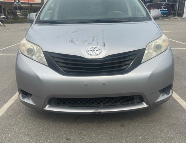 Toks Toyota Sienna 2011 In Lekki,Lagos