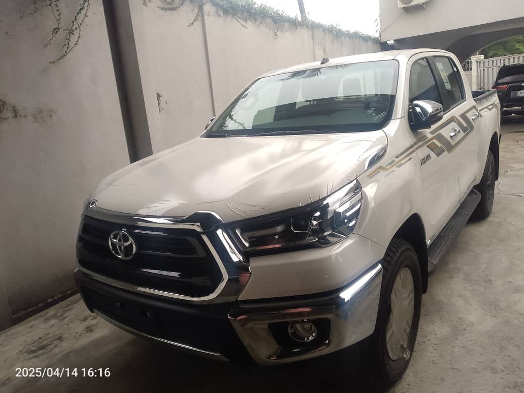 BRAND NEW TOYOTA HILUX PETROL 2.7L AT 2025 MODEL