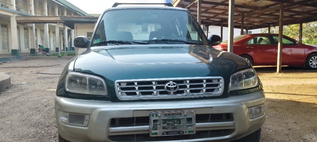 Toyota RAV4 Automatic 2000 Green In Lagos