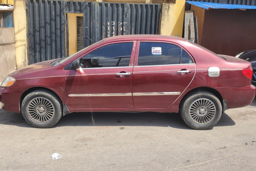 Toyota Corolla 2004...