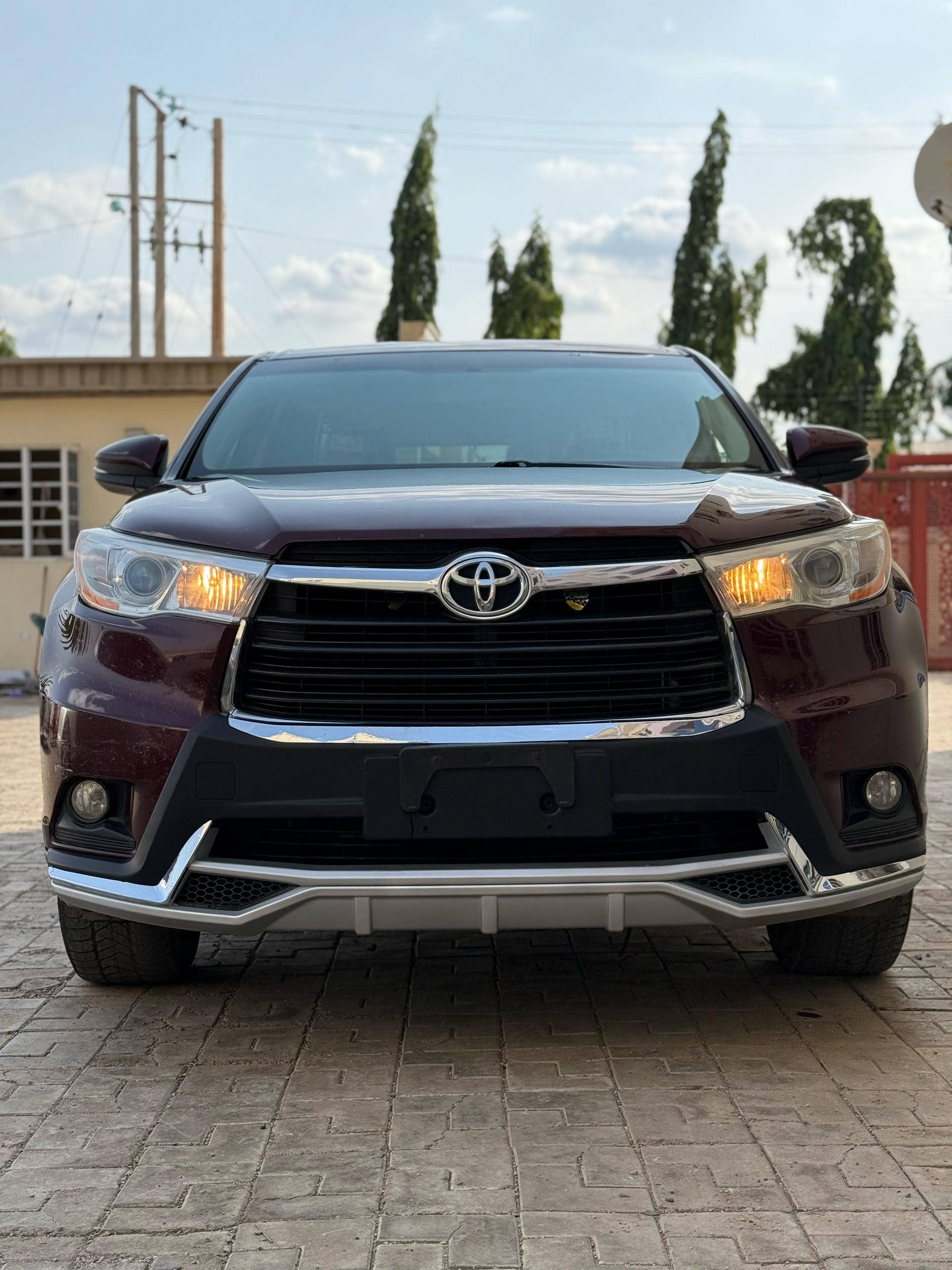 Distress sales foreign used 2014 Toyota Highlander