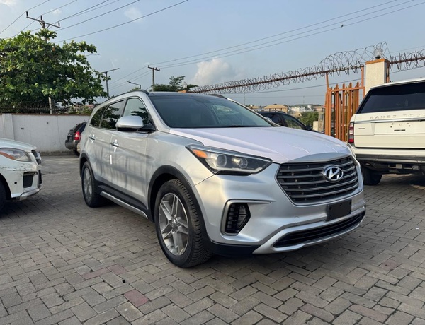 Hyundai Santa Fe 2017 In Magodo,Lagos State.
