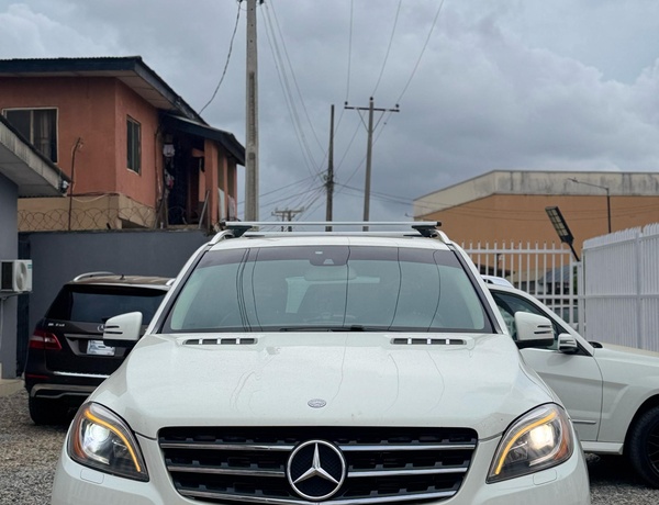 AN EXTREMELY CLEAN 2013 ML350 FIRST BODY  FULLEST OPTION (SE)