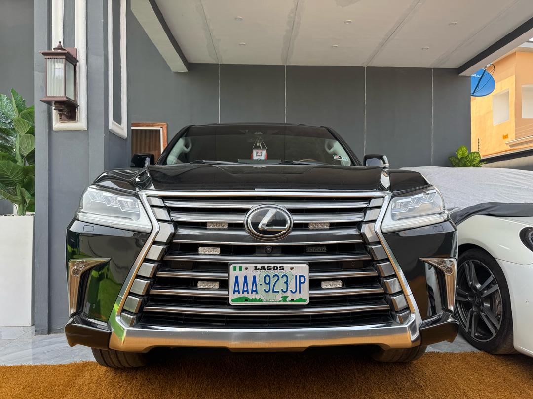 2018 Lexus LX 570 In...