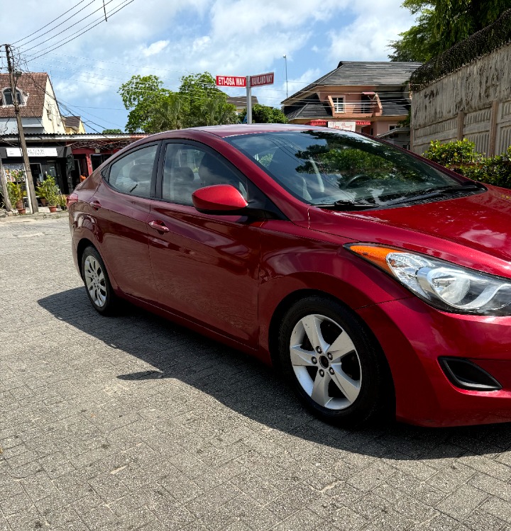 Hyundai Elantra 2012...