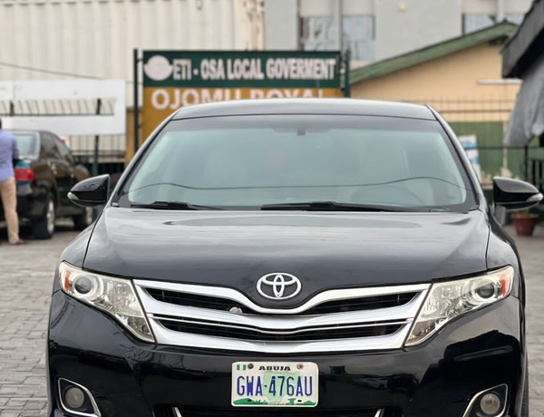 2013 Toyota Venza Thumb start In Lekki Lagos