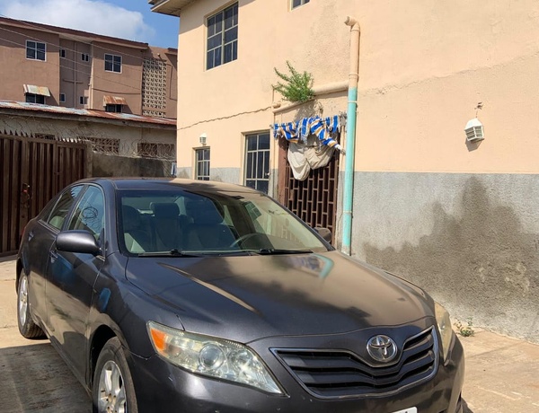 Toyota Camry XLE 2011 Sedan (Grey)