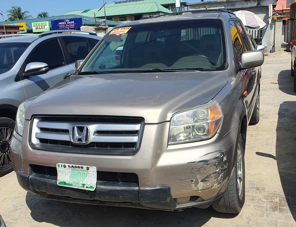 Honda Pilot 2005 (gold) In Ajah