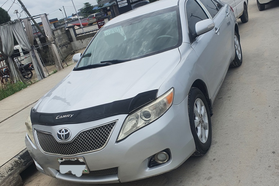 Toyota Camry (Silver...