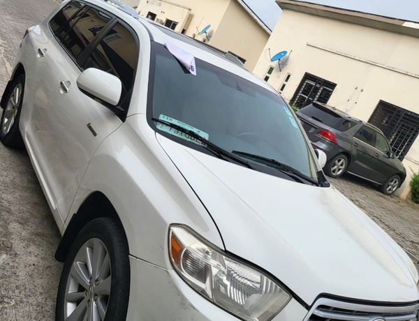 Toyota Highlander 2008 (white) In Lagos