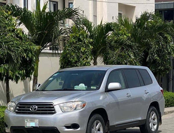Toyota Highlander 2012 (silver) In Lagos