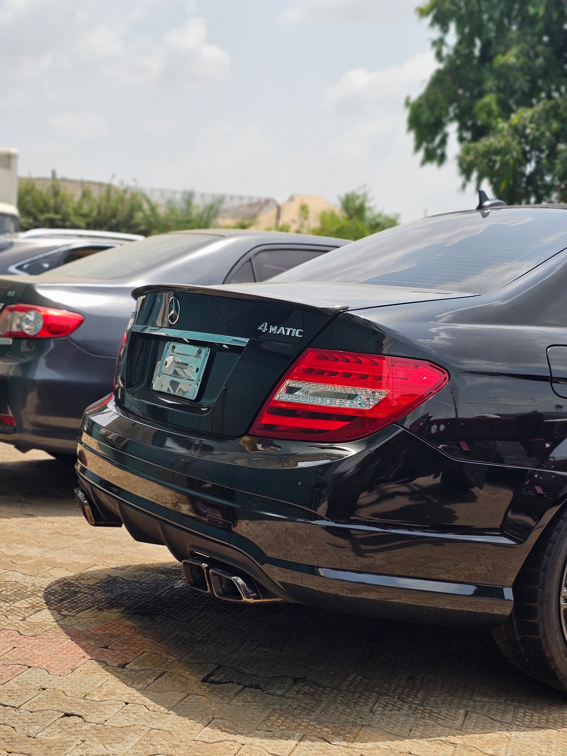 Direct Belgium Mercedes Benz  C350 2010. Double exhaust