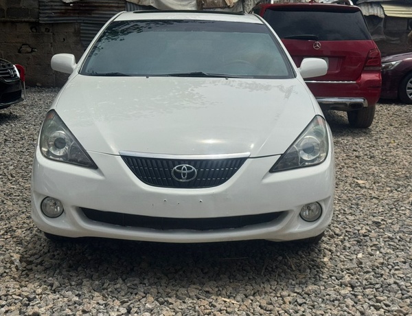 EXTREMELY NEATLY USED  2004 TOYOTA SOLARA