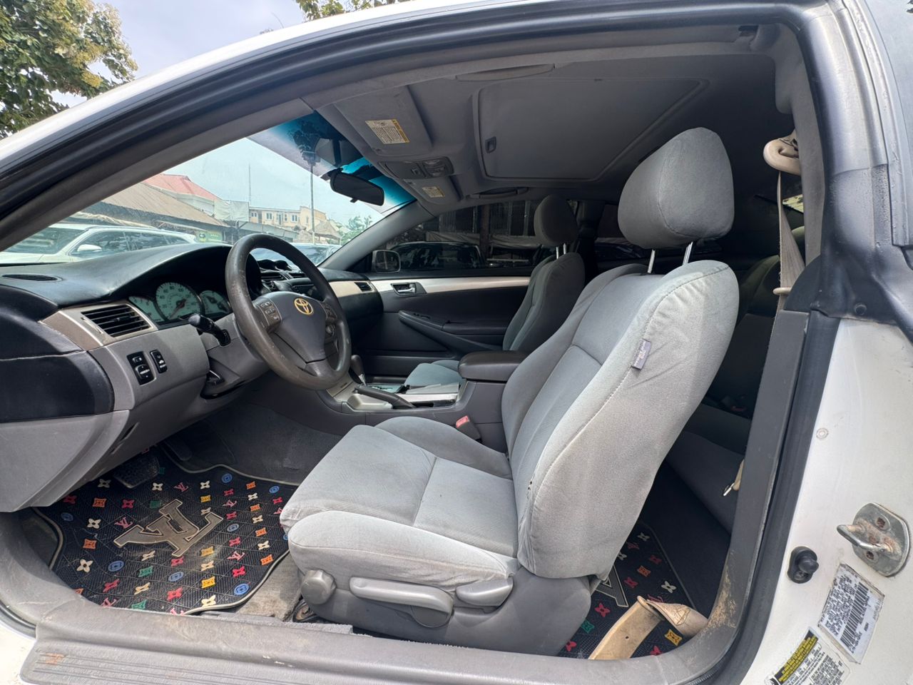 EXTREMELY NEATLY USED  2004 TOYOTA SOLARA