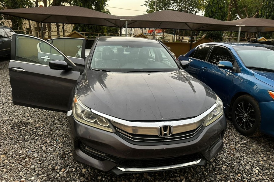 FOREIGN USED 2016 HO...