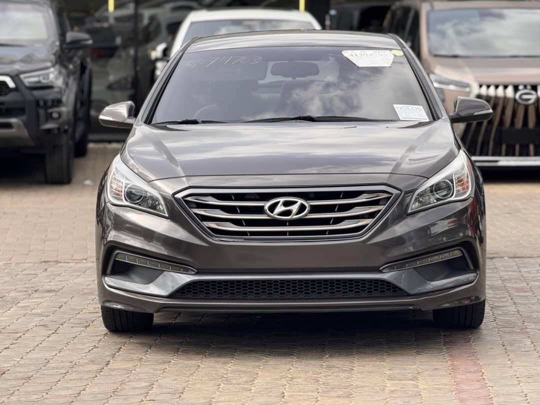 FOREIGN USED 2016 HY...