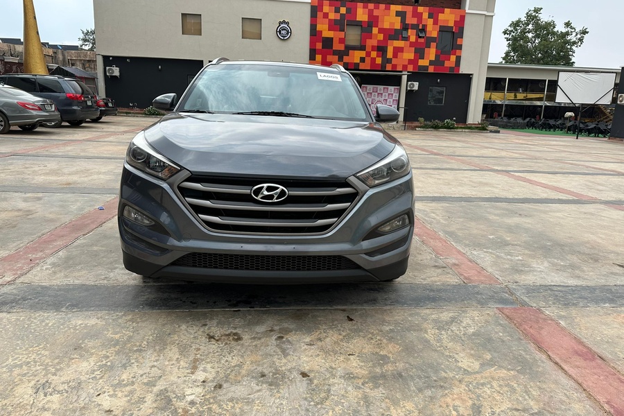 FOREIGN USED 2016 HY...