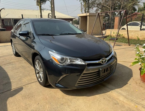 FOREIGN USED 2016 TOYOTA CAMRY XLE FOR SALE