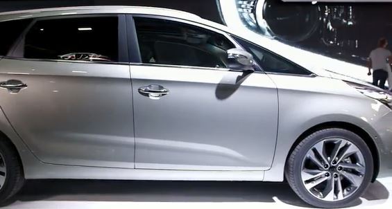  Kia Carens 