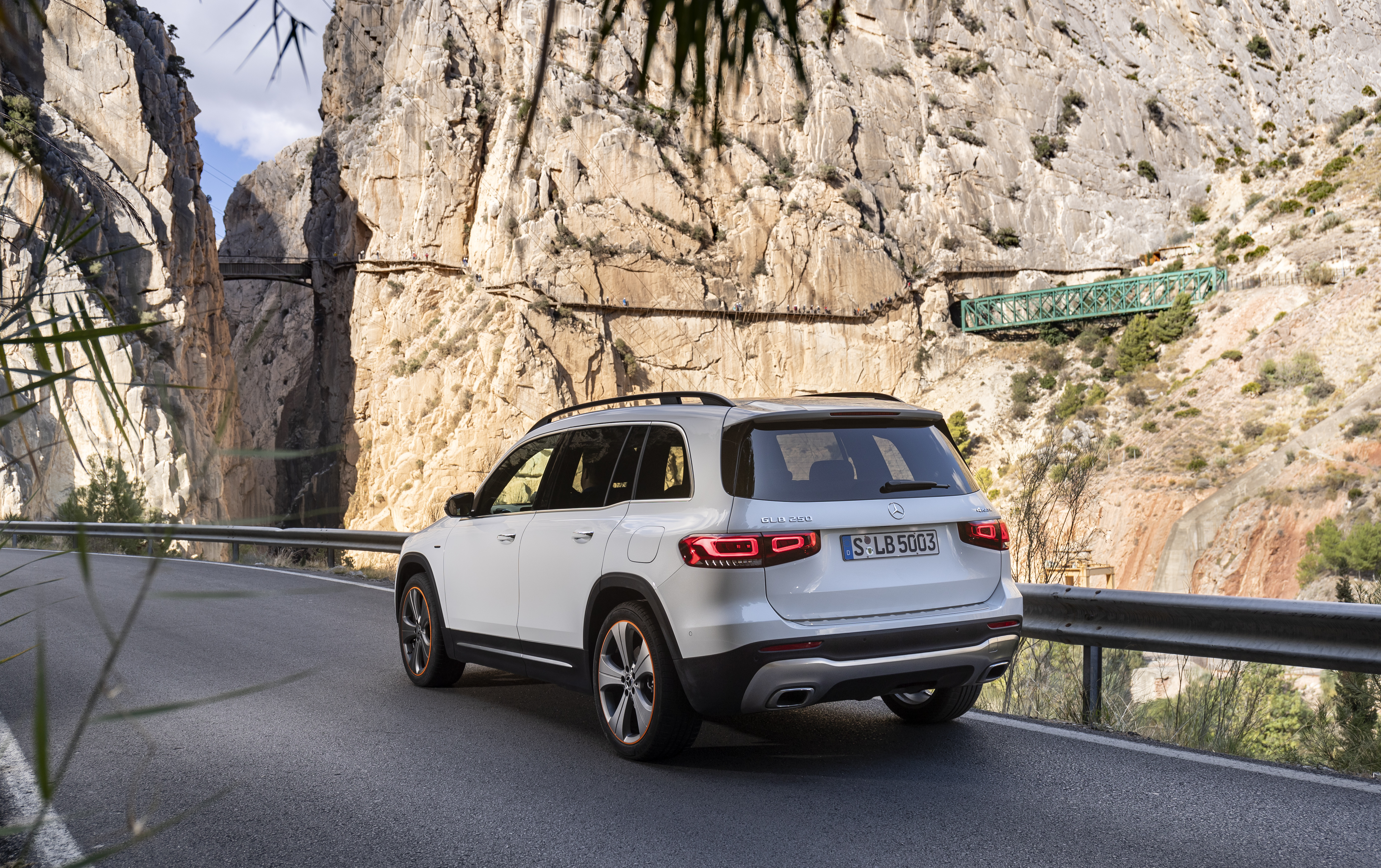  MERCEDES-BENZ GLB250 