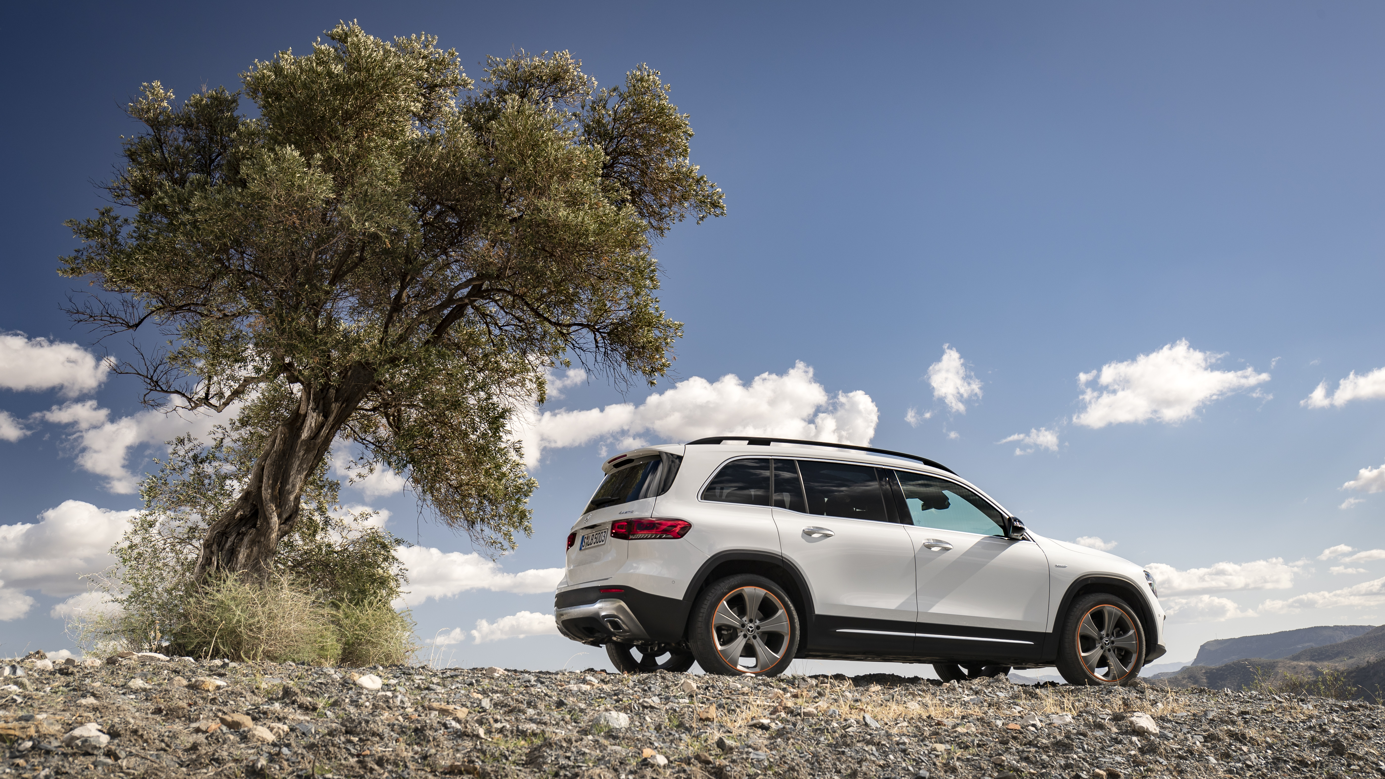 MERCEDES-BENZ GLB250 