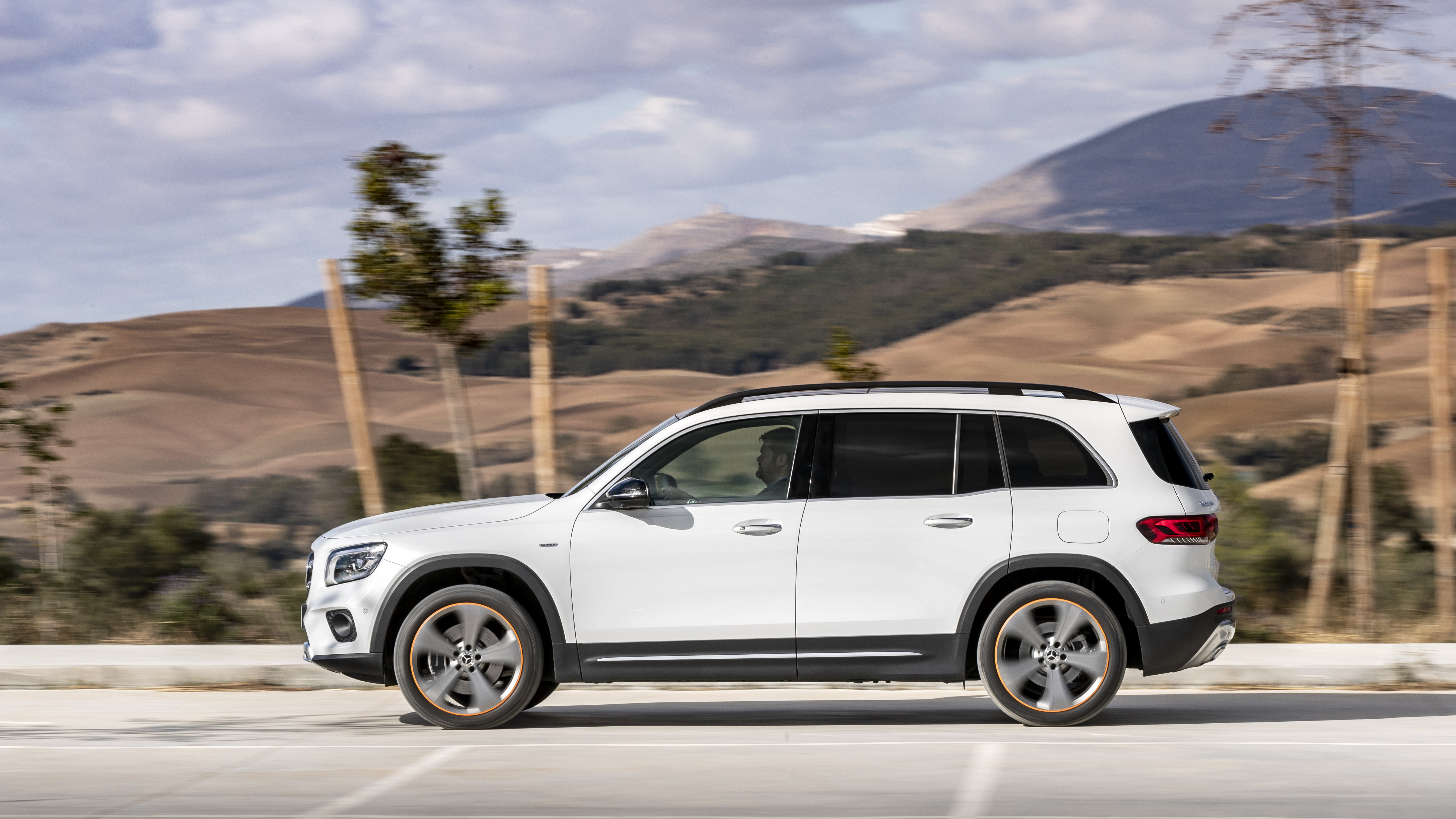  MERCEDES-BENZ GLB250 