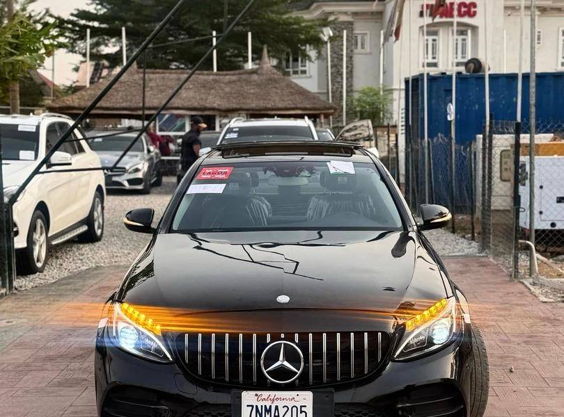MERCEDES C300 IN ABU...