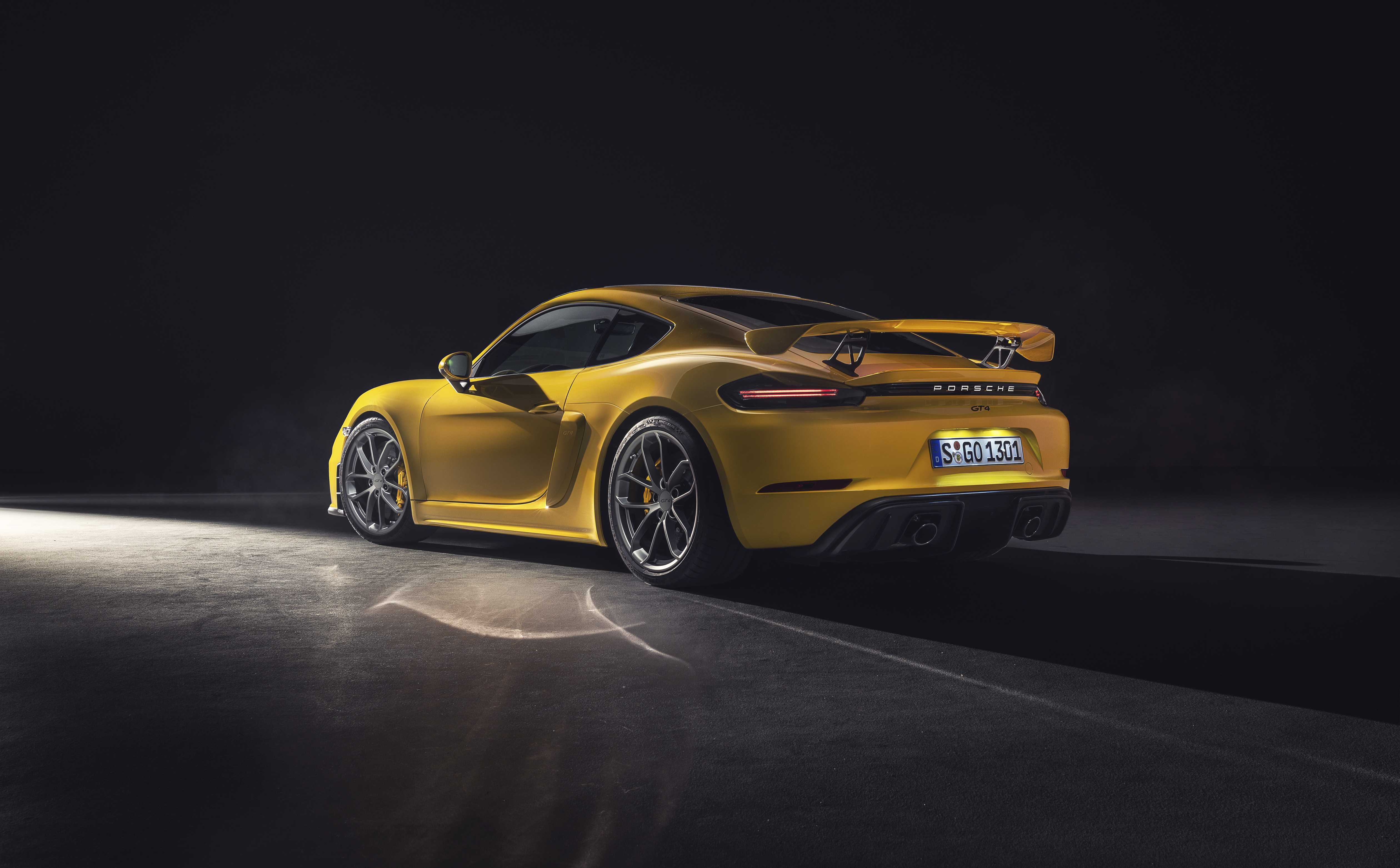  Porsche Cayman GT4 