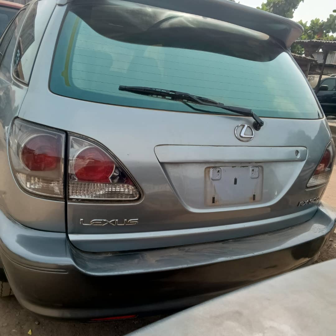 Registered 2002 Direct Rx300 Lexus jeep first body pan in Ikorodu
