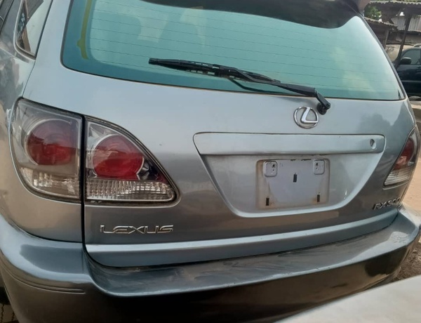 Registered 2002 Direct Rx300 Lexus jeep first body pan in Ikorodu
