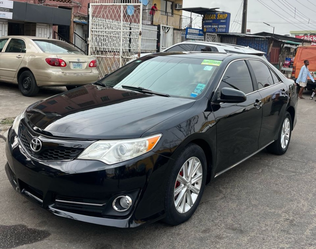 Toyota camry 2013 XL...