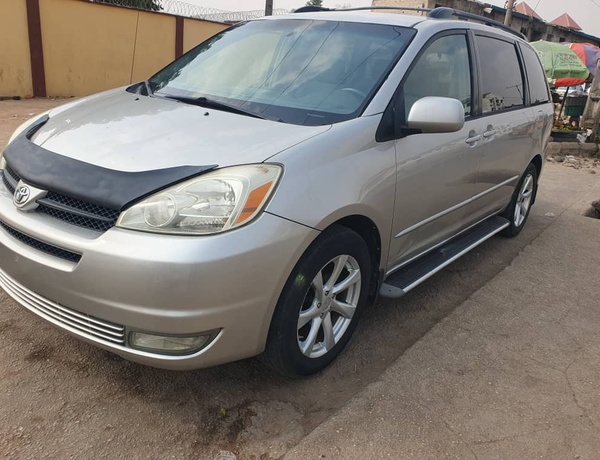 Toyota sienna 2005 in sango otta
