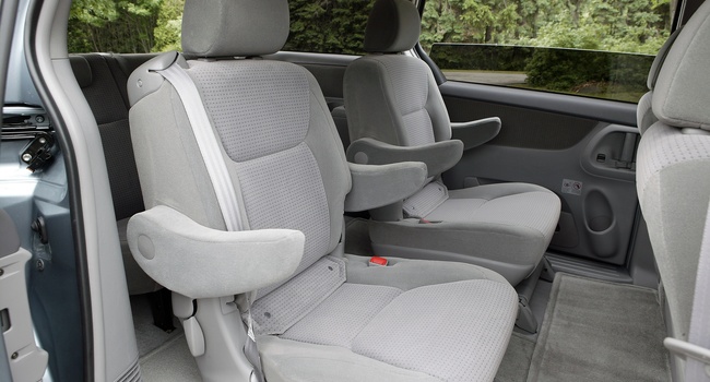 TOYOTA SIENNA LE 2008