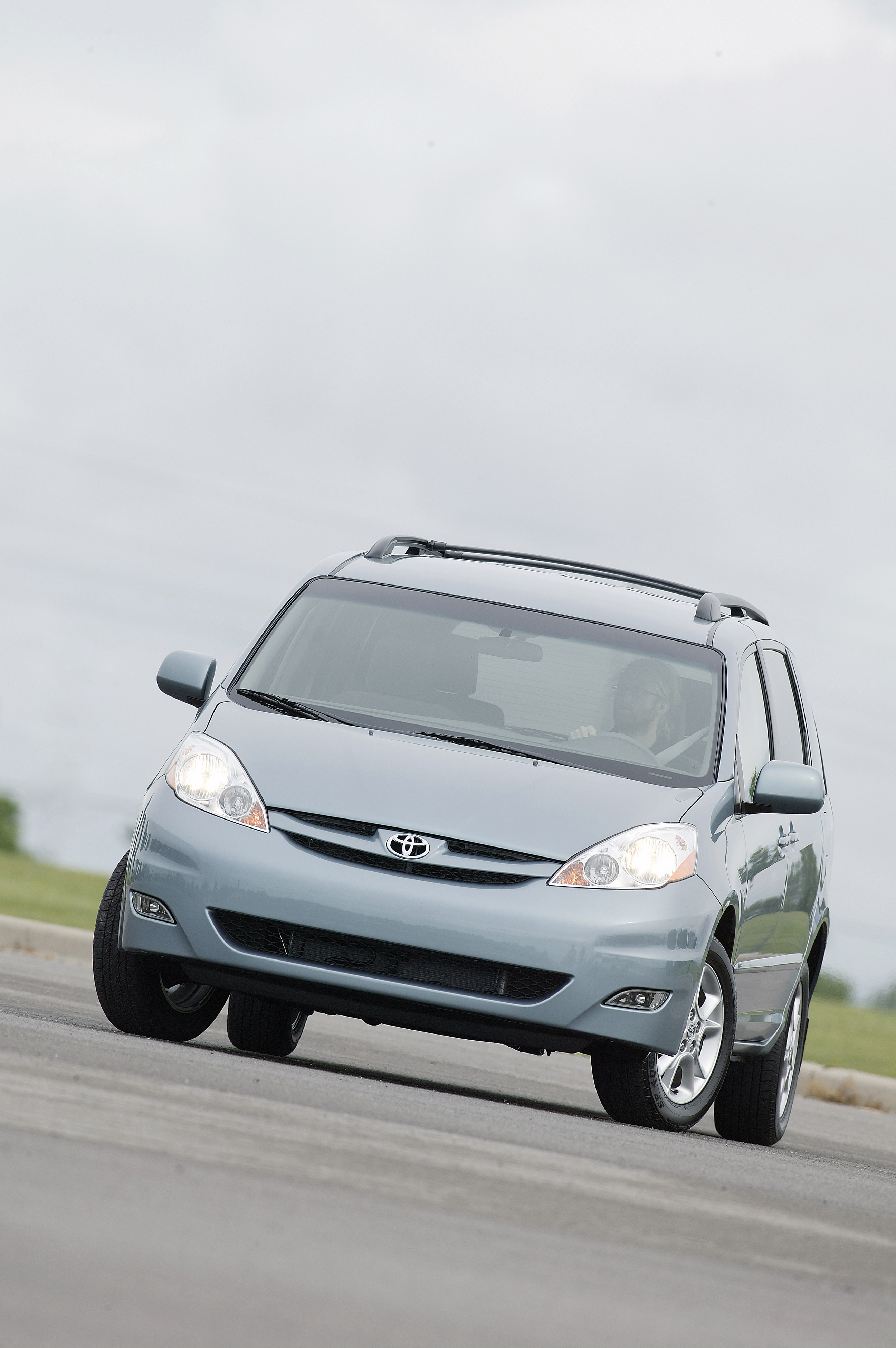 TOYOTA SIENNA LE