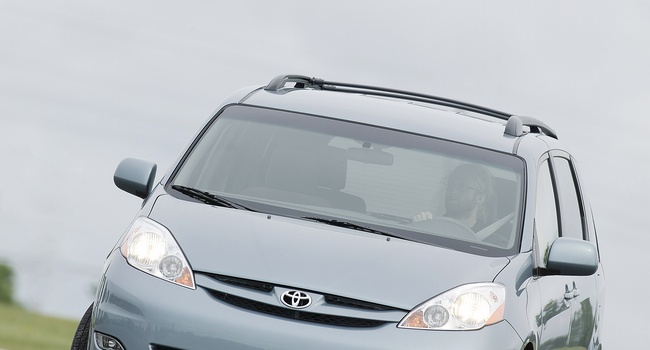 TOYOTA SIENNA LE 2008