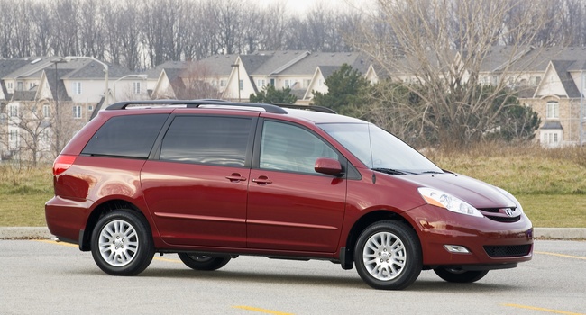 TOYOTA SIENNA LE 2008
