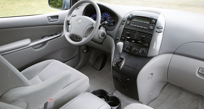 TOYOTA SIENNA LE 2008